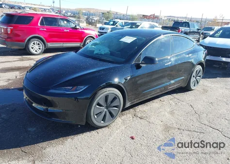 2025 Tesla Model 3 Long Range All-Wheel Drive z USA, uszkodzony, nr VIN 5YJ3E1EB5SF951541